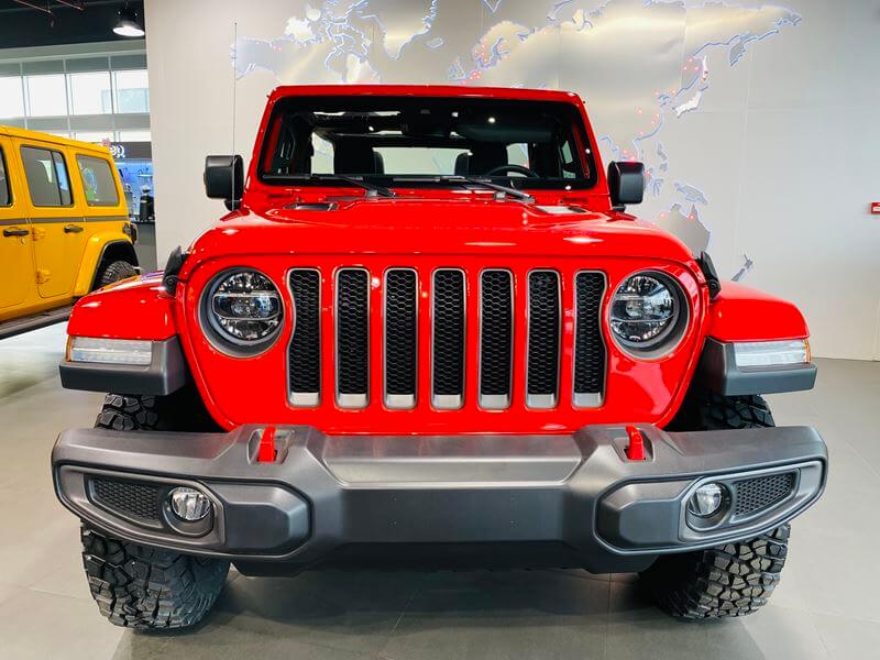 Jeep Wrangler Rubicon màu đỏ