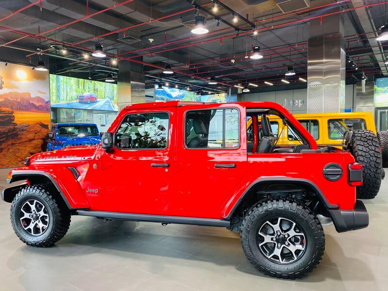 Jeep Wrangler Rubicon màu đỏ