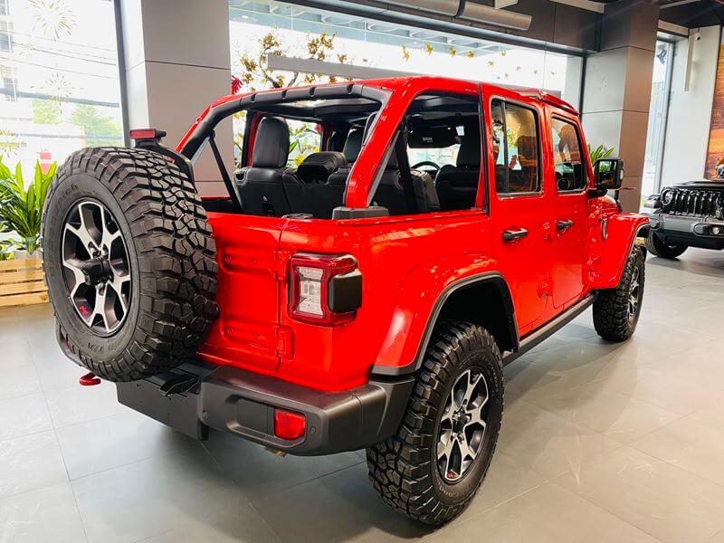 Jeep Wrangler Rubicon màu đỏ