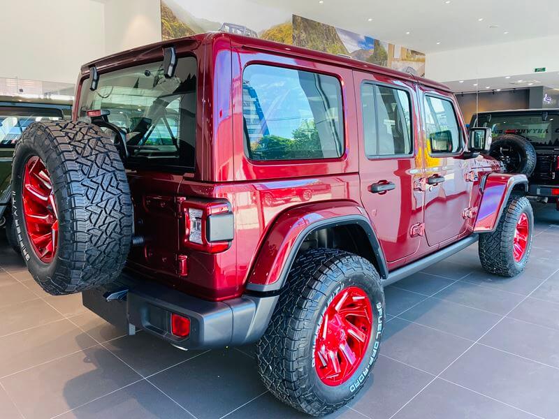 Jeep Wrangler Rubicon màu đỏ mận